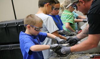 Elementary School Students Make Fidget Spinner | Waupaca Foundry